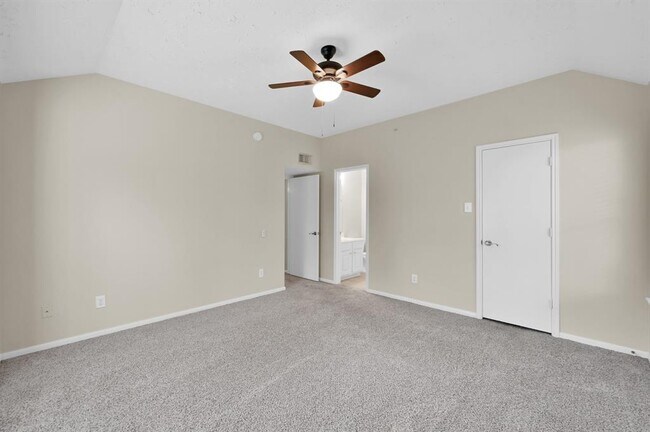 Building Photo - 8051 Bay Branch Dr