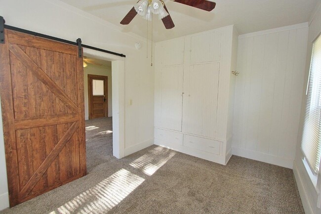 Building Photo - 3344 W South Slope Rd