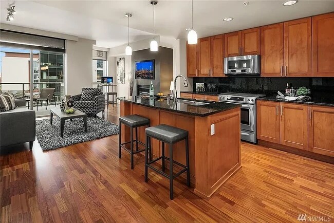 Building Photo - 10610 NE 9th Pl