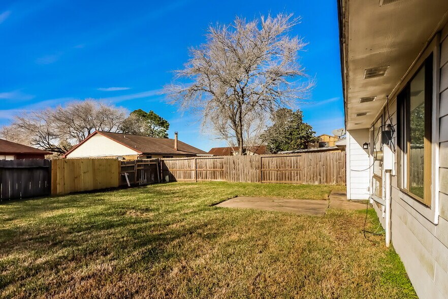 Building Photo - 16706 Quail Meadow Dr