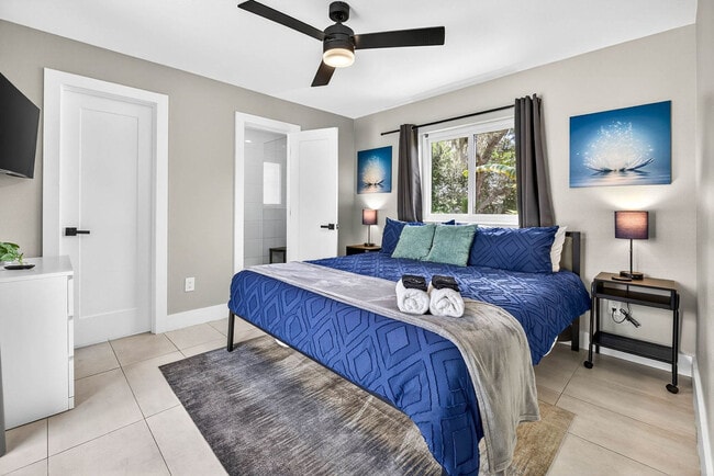 Building Photo - 318 S Burlingame Ave