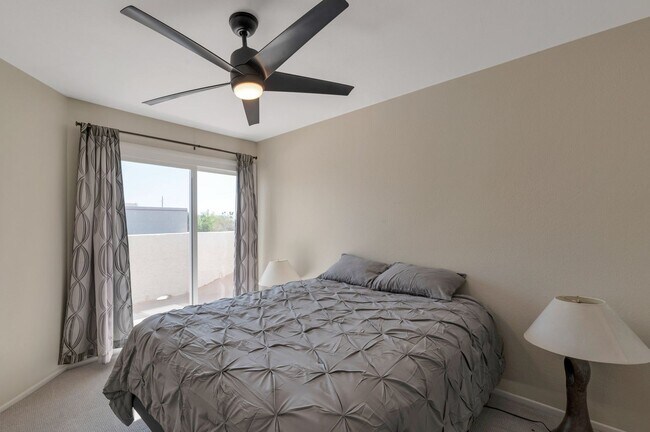 Building Photo - Charming 2-bedroom, 2.5-bathroom condo with a garage in Scottsdale, AZ