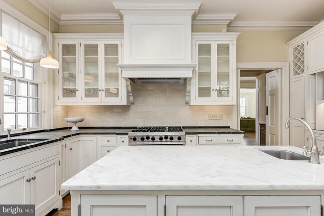 Building Photo - 2425 California St NW