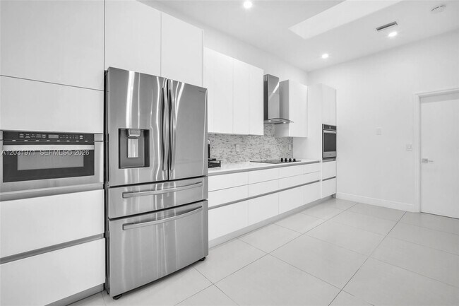 Building Photo - 2163 Bay Ct
