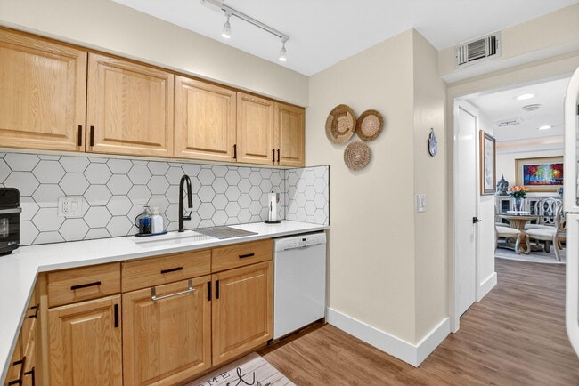 Building Photo - 3589 S Ocean Blvd