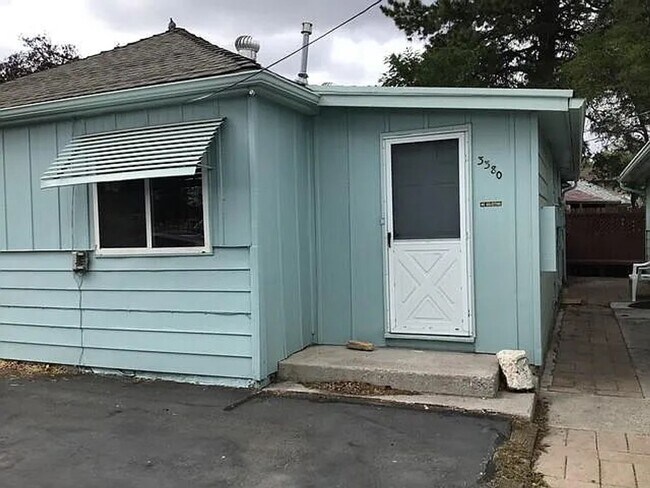 Building Photo - Available immediately! 1,700/mo 2BD/1BA ho...