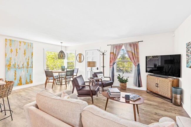Building Photo - Fully Furnished 3-Bedroom, 1-Bath Modern B...