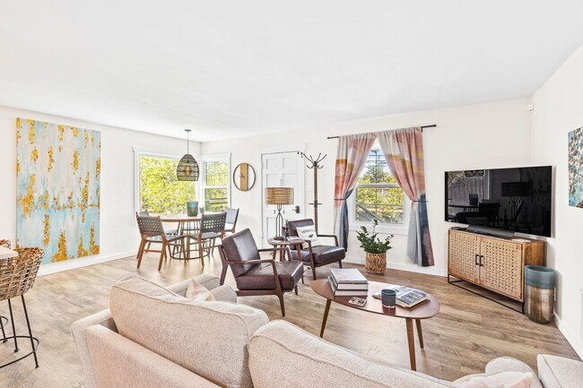 Building Photo - Fully Furnished 3-Bedroom, 1-Bath Modern Bungalow