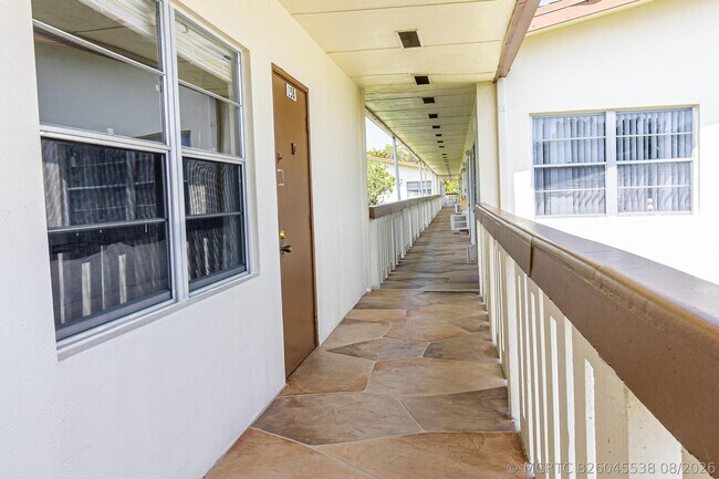 Building Photo - 158 Mansfield D