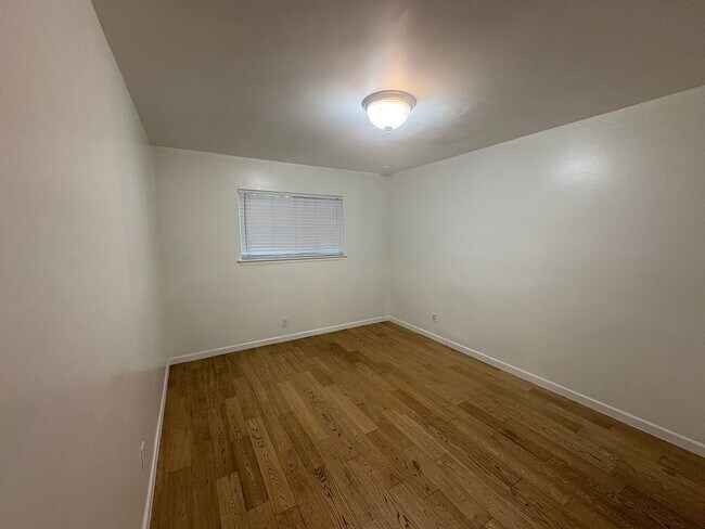 Building Photo - Charming & Updated Condo in Prime Austin Location!