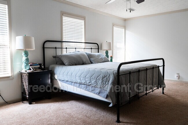 Building Photo - 1000 Harbour Shore Dr