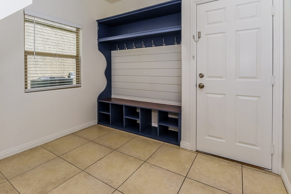 Building Photo - 9519 Vega Carpio Ave