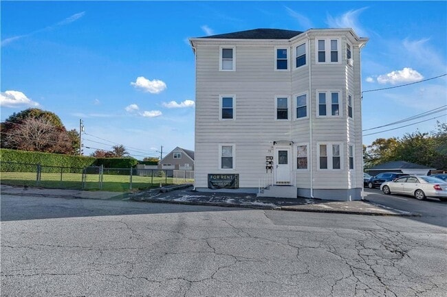 Building Photo - 78 Old Oak Ave