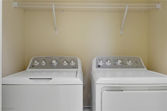 Building Photo - 8895 Via Isola Court