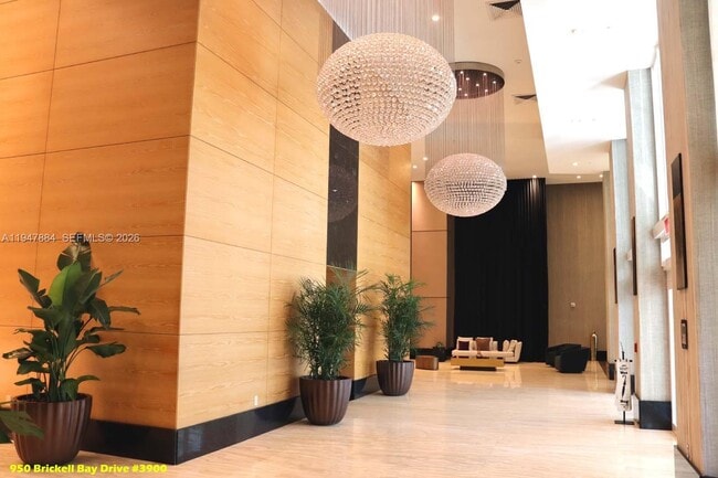 Building Photo - 950 Brickell Bay Dr
