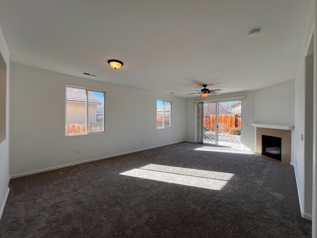 Building Photo - Single-level 3 bedroom, 2-bathroom home in Dayton, NV