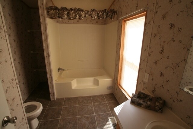 Building Photo - 110 White Oak Dr