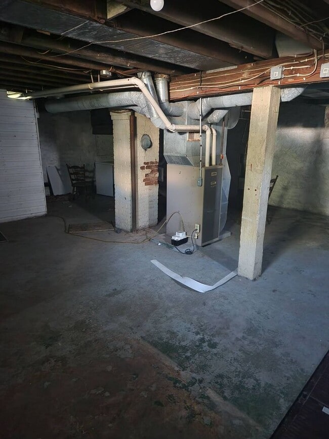 Building Photo - 420 Elm St