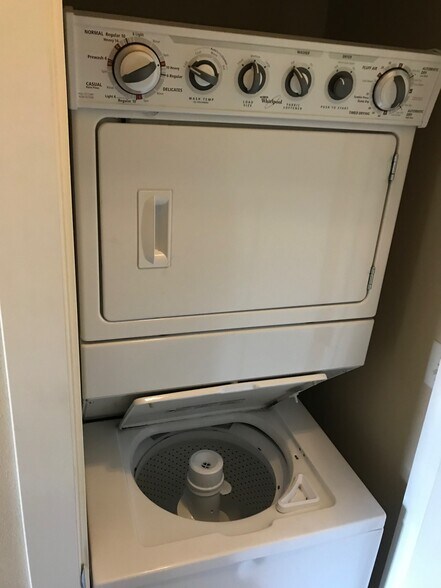 Building Photo - 1220 W Bismark Ave