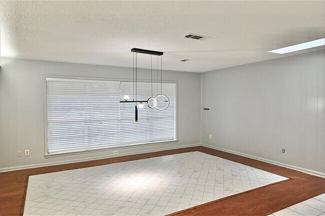 Building Photo - 202 Coronation Dr