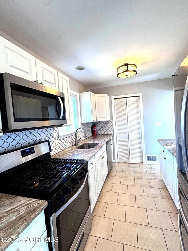 Building Photo - 39 Harborage Ave