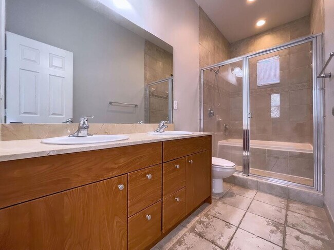 Building Photo - 2343 Vintage Dr