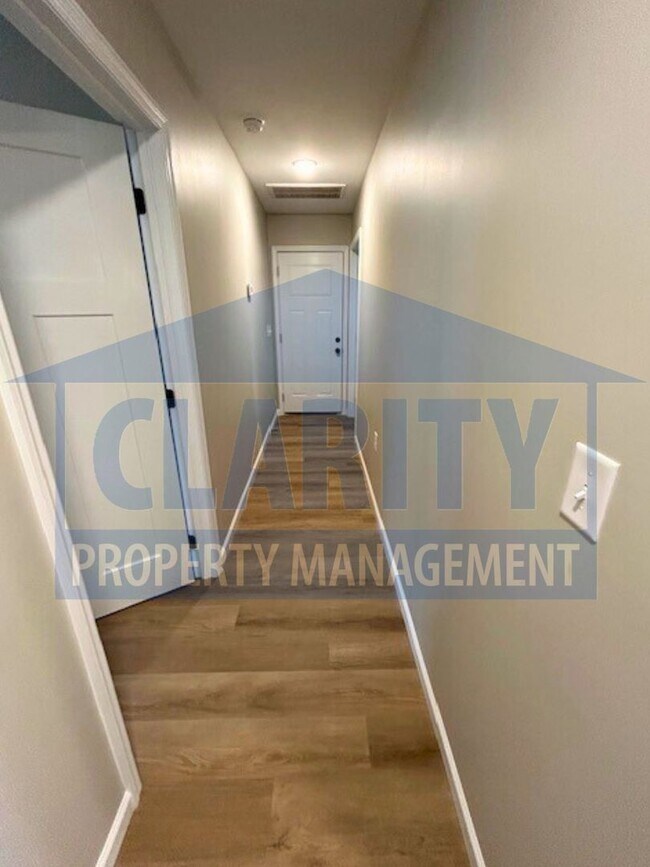 Building Photo - **One month free w/ a 15 month lease!**