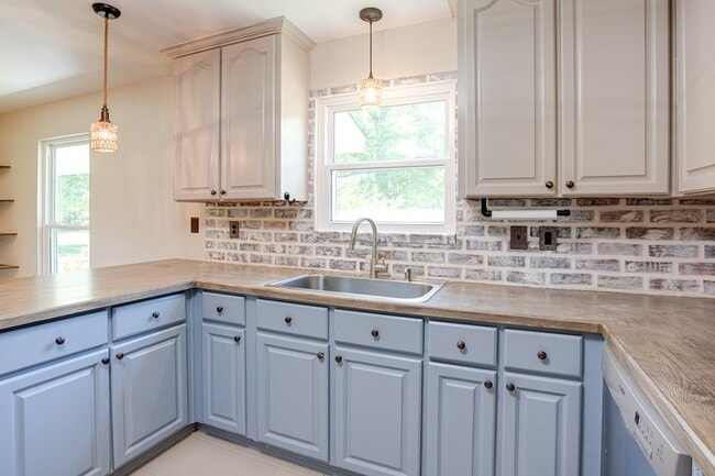 Building Photo - 12525 Indian Springs Rd