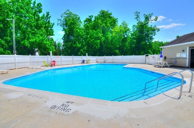 Building Photo - Centrally Located 2 Bedroom In Hillsborough With Great Updates!