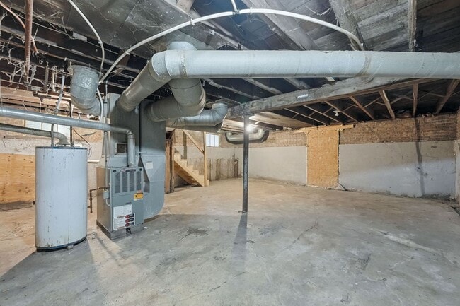 Building Photo - Freshly Updated 3BR Home