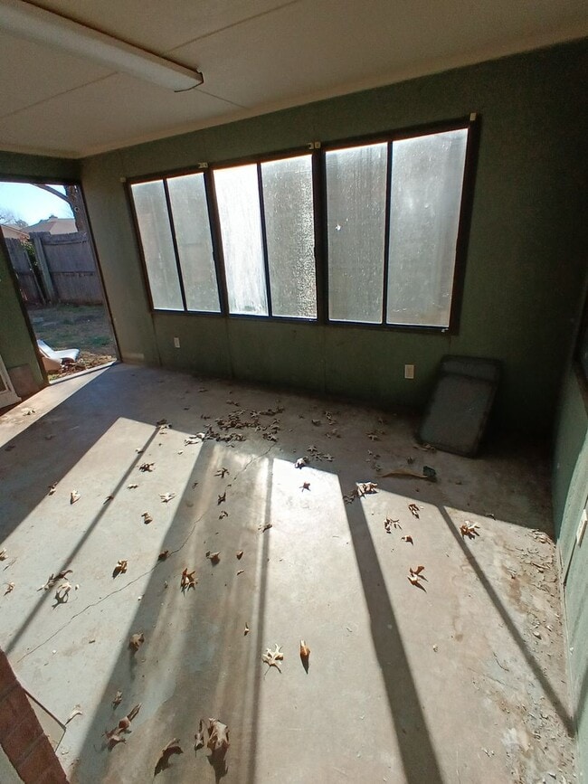 Building Photo - 9024 Brookwood Dr