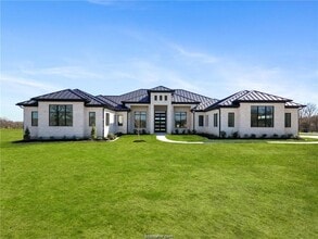 Building Photo - 4558 Hicks Ln