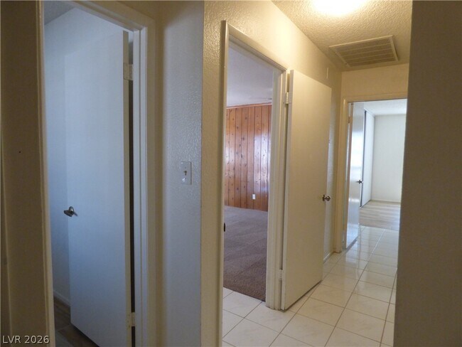 Building Photo - 7043 Forest Vista St