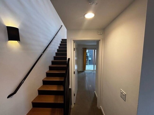 Building Photo - Modern Townhome For Lease Near Columbia City | 2 Bed | 2.5 Bath | A/C | Covered Parking