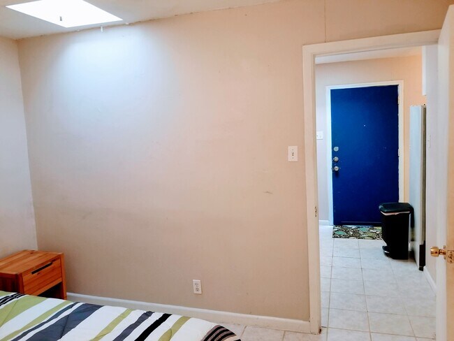 Building Photo - 1221 WELCH ST