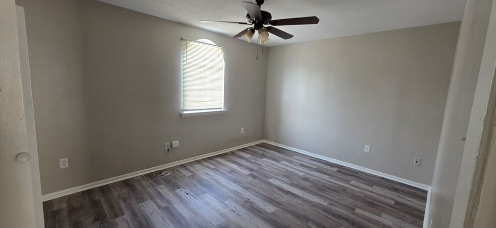 Building Photo - 650 Central Ave