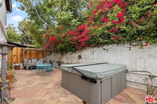 Building Photo - 334 Crane Blvd