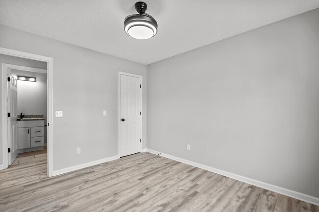 Building Photo - Fully Renovated 3 Bedroom in Southport!