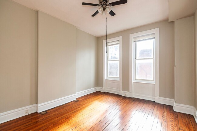 Building Photo - 1935 Utah St