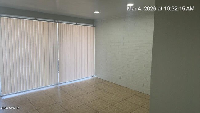 Building Photo - 2026 W Cactus Rd