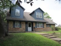 Building Photo - 321 Sesame Dr