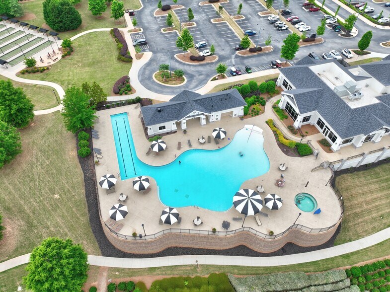 Outdoor pool next to Ame city Center and Sports Complex - 409 Golden Rod Ct