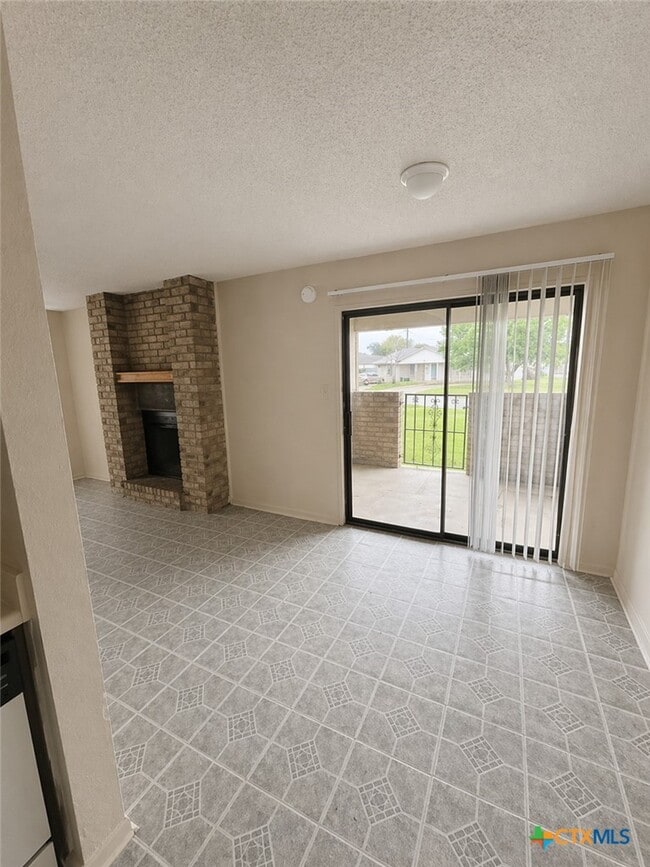 Building Photo - 1813 Cedarhill Dr