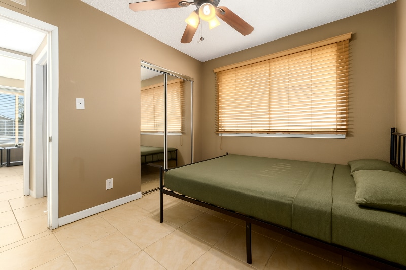 Building Photo - 2348 W Laurel Ln