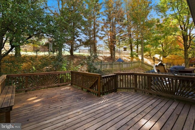 Building Photo - 1109 Oak View Dr