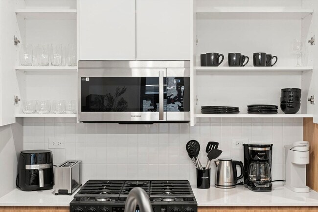 Building Photo - 6044 N Winthrop Ave