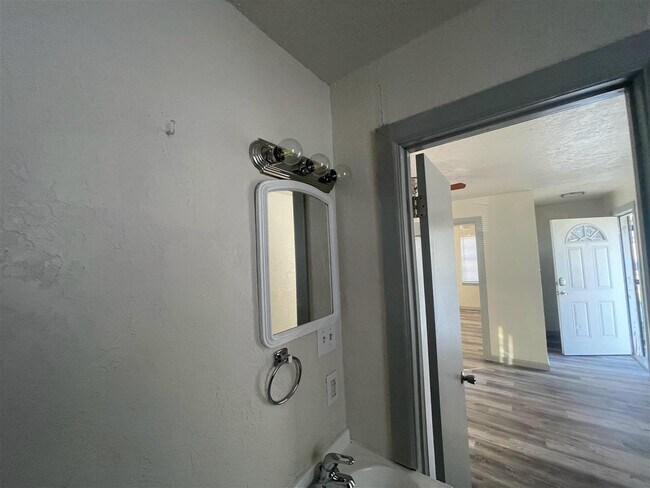 Building Photo - 307 SW 19th St