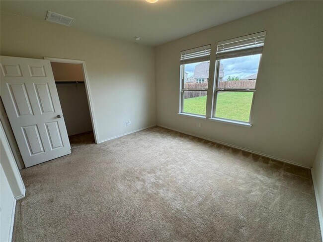 Building Photo - 250 Zuma Dr