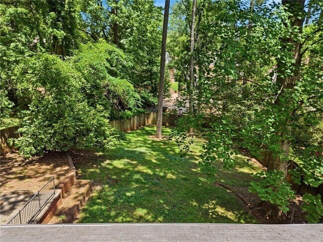 Building Photo - 1111 N Valley Dr