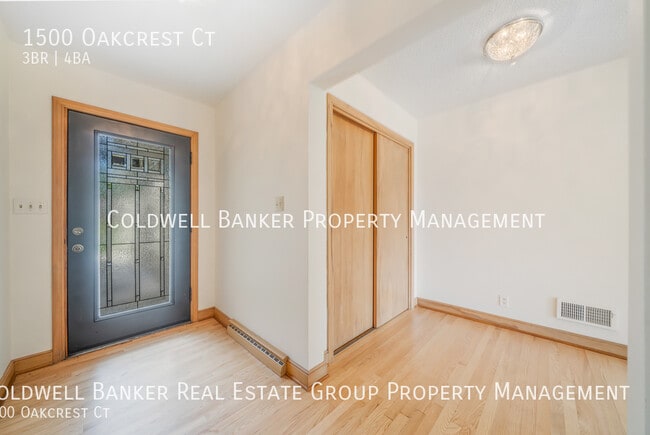 Building Photo - 1500 Oakcrest Ct